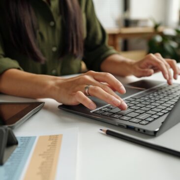 DĖL GYVENTOJŲ SKAITMENINIŲ ĮGŪDŽIŲ TOBULINIMO