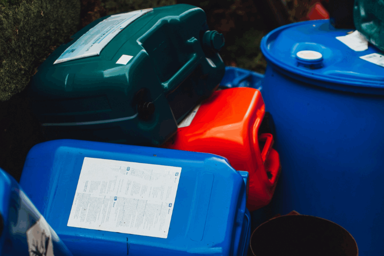 Kaip sekasi namų ūkiuose rūšiuoti pavojingas atliekas? Kviečiame pasidalinti patirtimi