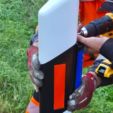 Featured image for article: 400 laukinių gyvūnų atbaidymo atšvaitų Lietuvos keliuose: bus vertinamas jų efektyvumas