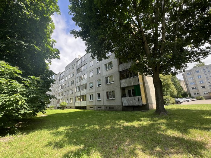 Skuodo rajono savivaldybės administracija skelbiamų derybų būdu perka dviejų ar trijų kambarių butą