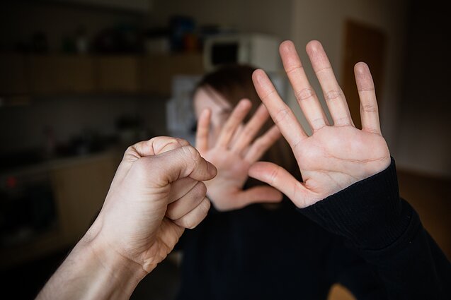 Nevyriausybinių organizacijų projektų, skirtų smurto artimoje aplinkoje prevencijai ir smurtiniam elgesiui keisti 2025 metais, atrankos konkursas